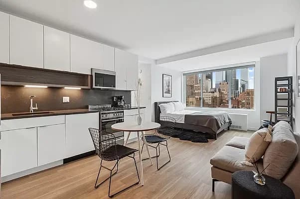 70 West 37 Street #807, Manhattan, NY 10018 apartment_dining_room 1