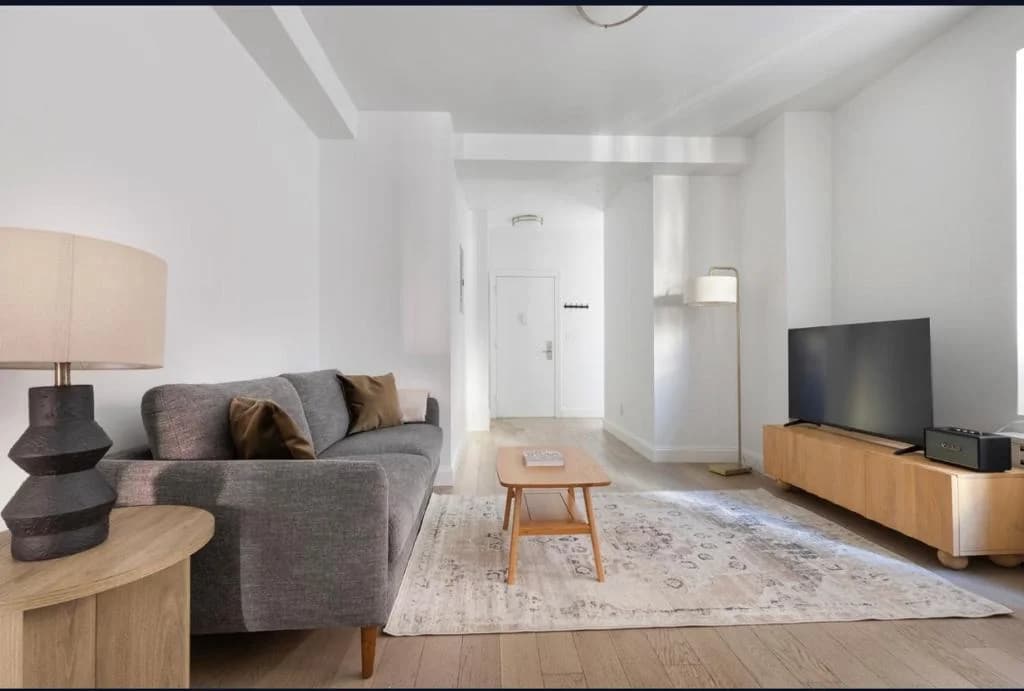 328 Cathedral Parkway #12-G, Manhattan, NY 10025 apartment_living_room 1