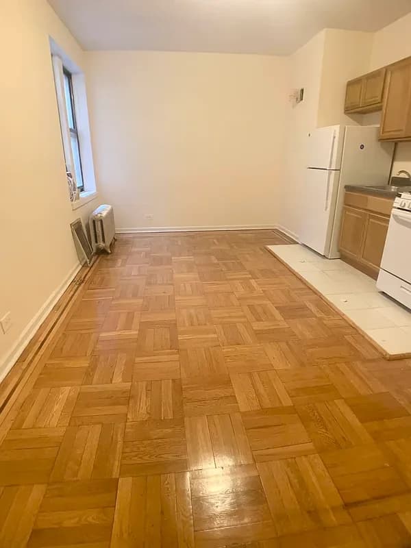 1781 Riverside Drive #5A, Manhattan, NY 10034 apartment_living_room 1