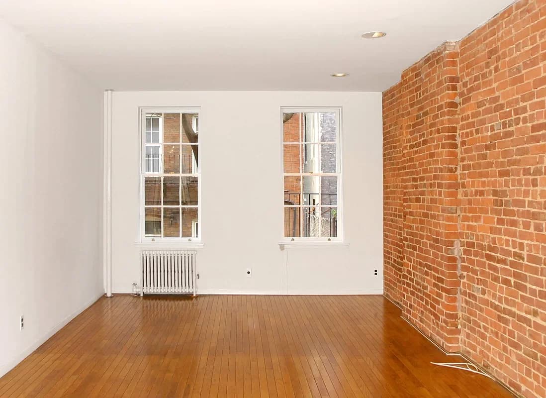 313 E 81 St #2RE, Manhattan, NY 10028 apartment_living_room 1