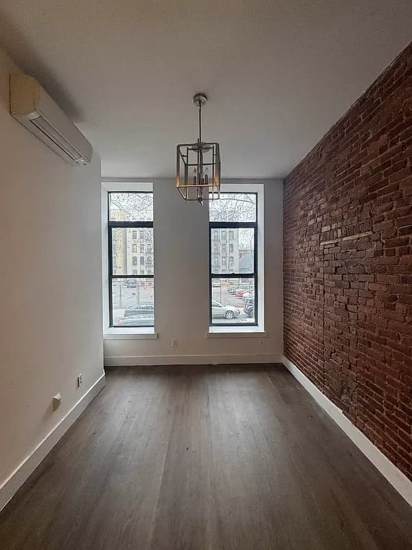 131 West 110 Street #3G, Manhattan, NY 10026 apartment_living_room 1