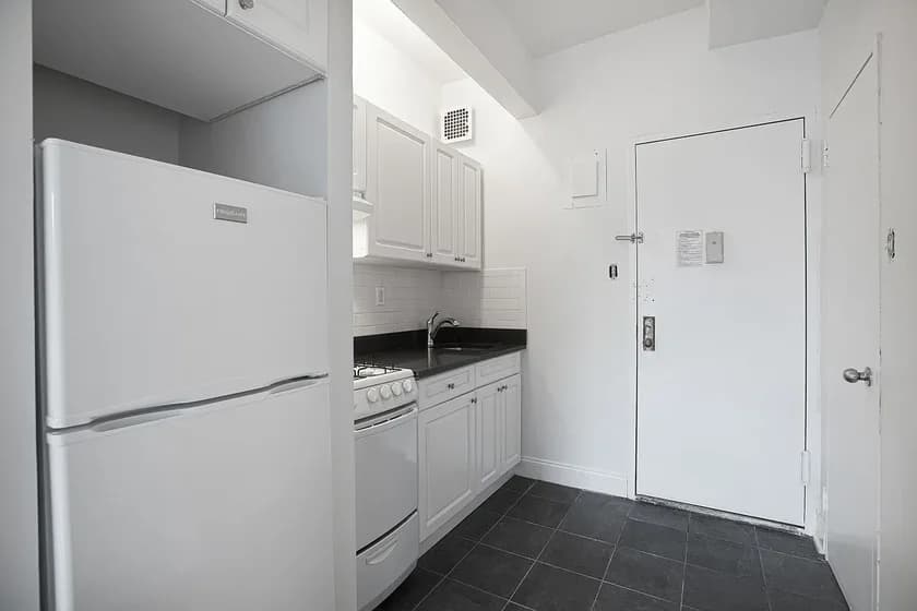 160 West 71 Street #8L, Manhattan, NY 10023 apartment_kitchen 1