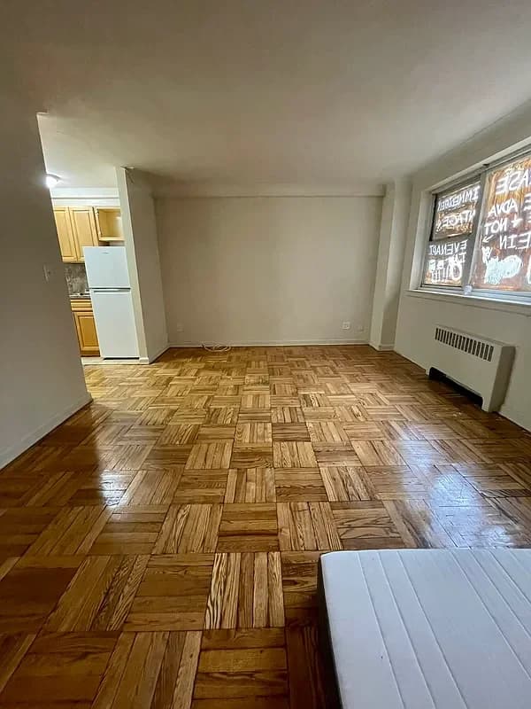 166-05 Highland Avenue #3K, Queens, NY 11432 apartment_living_room 1