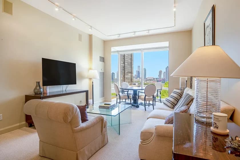 845 United Nations Plaza #11-B, Manhattan, NY 10017 apartment_living_room 1