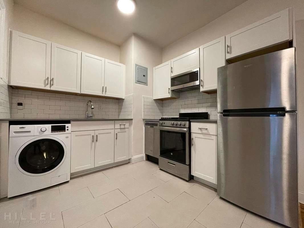 2521 31 Avenue #D14, Queens, NY 11102 - Image 1