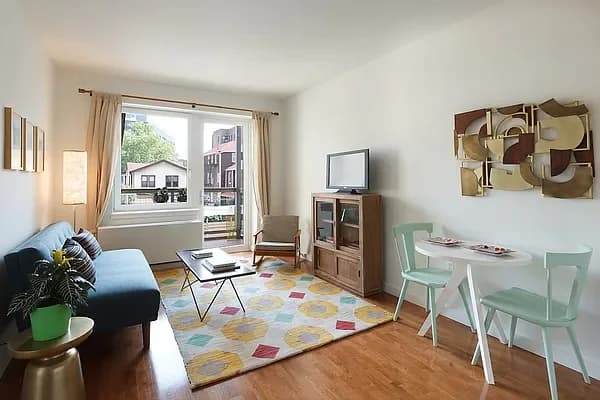 22 Caton Pl #4L, Brooklyn, NY 11218 apartment_living_room 1