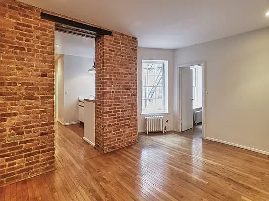 316 East 92 Street #1RE, Manhattan, NY 10128 apartment_living_room 1