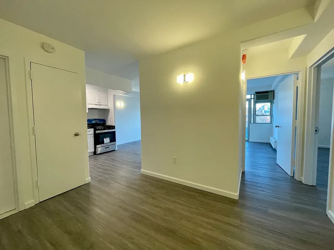 24 Marble Hill Avenue #4-B, Manhattan, NY 10463 apartment_living_room 1