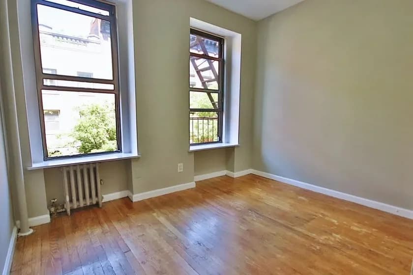 32 E 7 St #1C, Manhattan, NY 10003 apartment_living_room 1