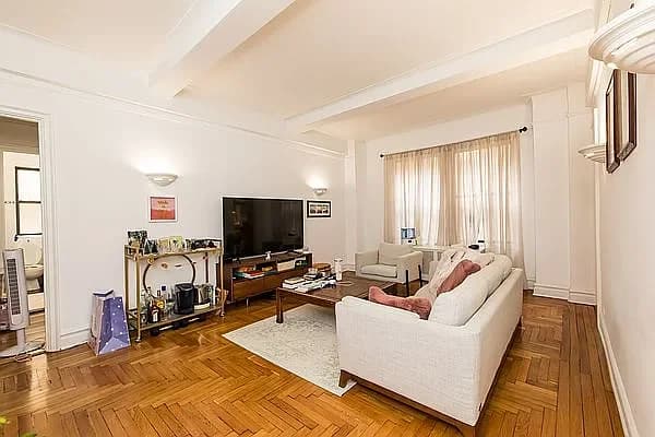 900 West End Avenue #1H, Manhattan, NY 10025 apartment_living_room 1