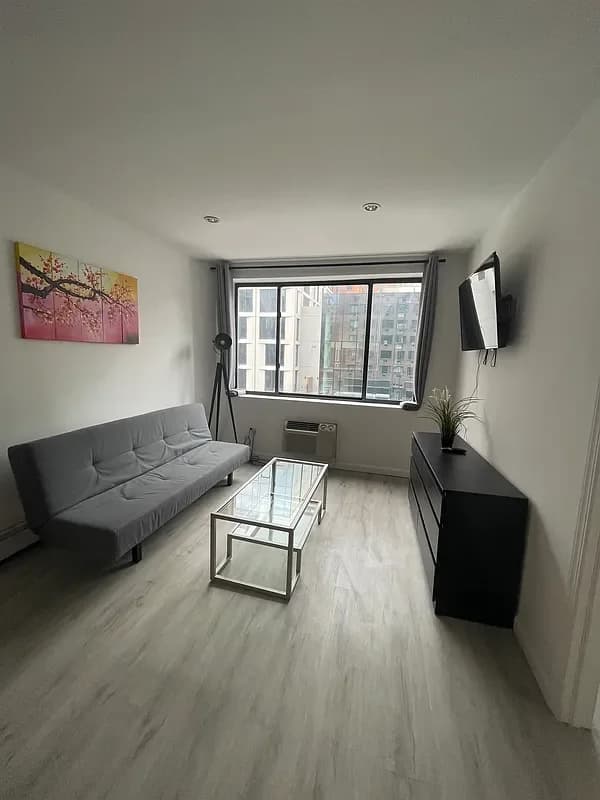 626 10 Avenue #3C, Manhattan, NY 10036 apartment_living_room 1