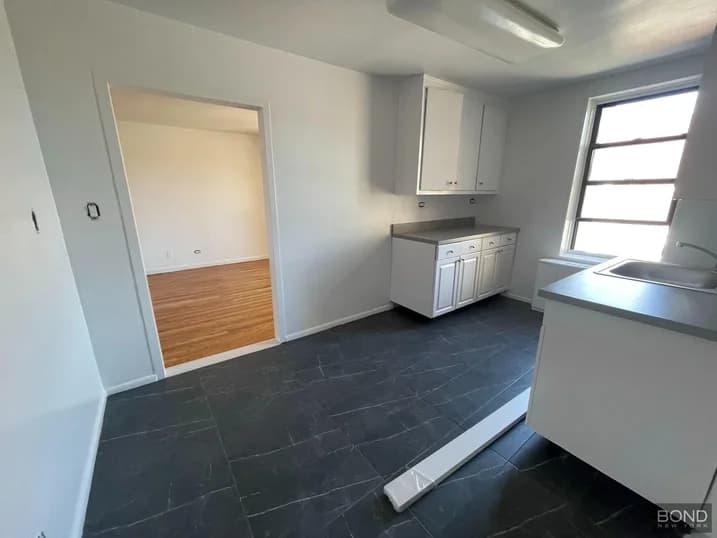 23-35 Broadway #3G, Queens, NY 11106