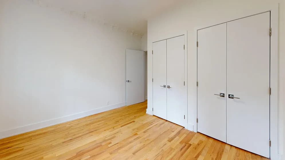 226 East 81 Street #2D, Manhattan, NY 10028 apartment_living_room 1