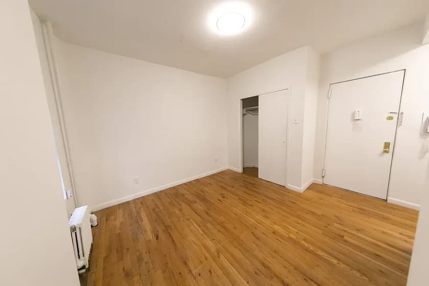 172 Spring Street #11, Manhattan, NY 10012 apartment_living_room 1