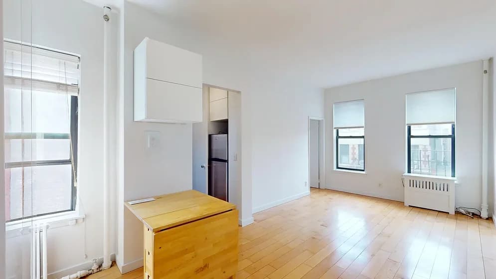 110 Thompson Street #6A, Manhattan, NY 10012 apartment_living_room 1