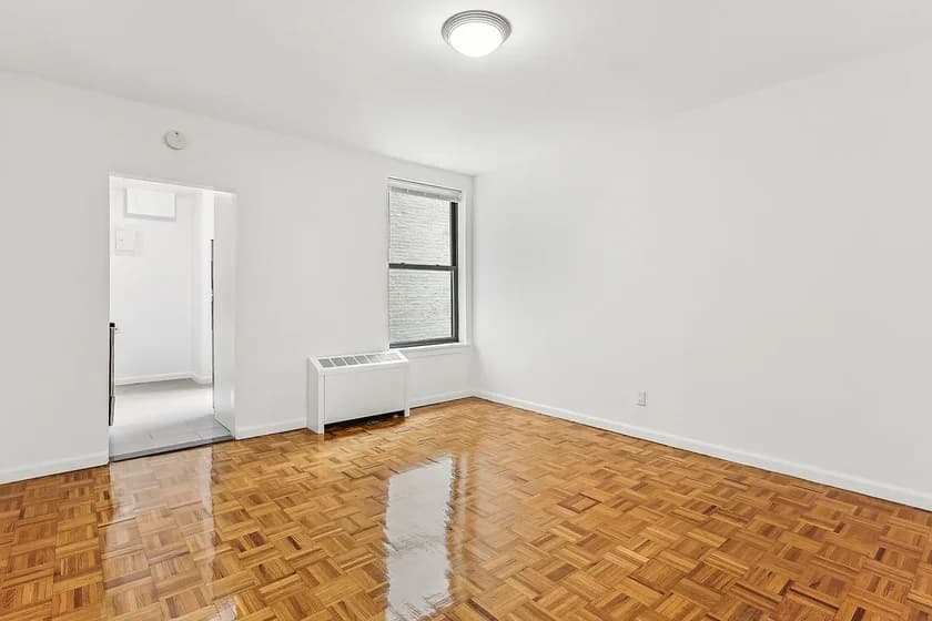 628 West 151 Street #3F, Manhattan, NY 10031 apartment_living_room 1