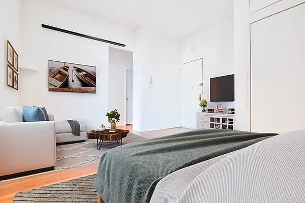 102 West 80 Street #33, Manhattan, NY 10024 apartment_living_room 1