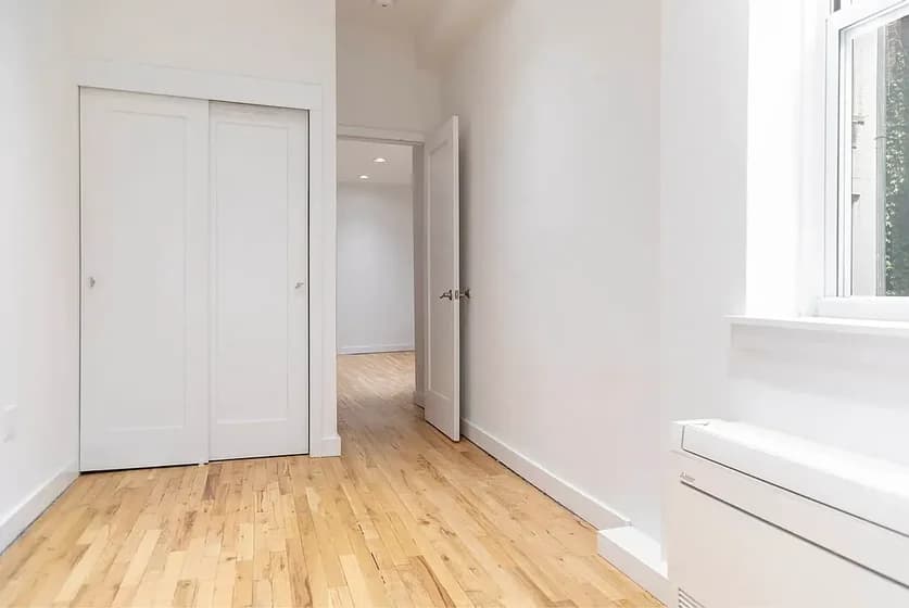 324 East 77 Street #3D, Manhattan, NY 10075 apartment_living_room 1