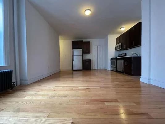 21-81 38 St #3- 27, Queens, NY 11105