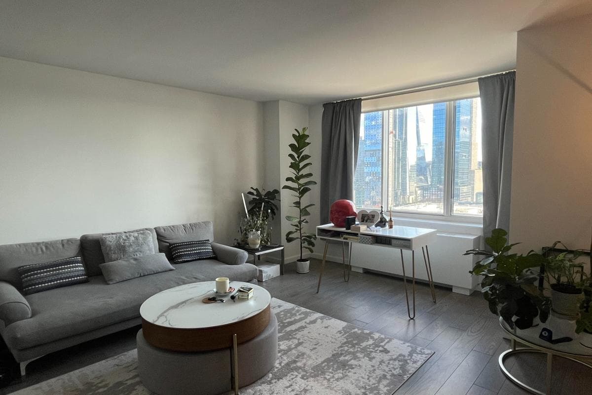 650 W 42 St #3013, Manhattan, NY 10036