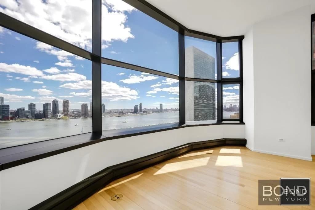 50 United Nations Plaza #16A, Manhattan, NY 10017 1