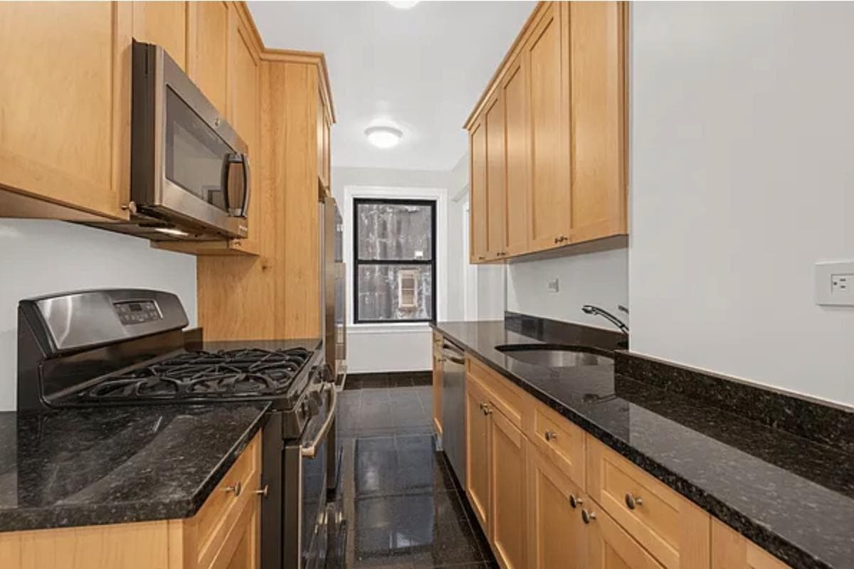 210 East 68 Street #2B, Manhattan, NY 10065 100