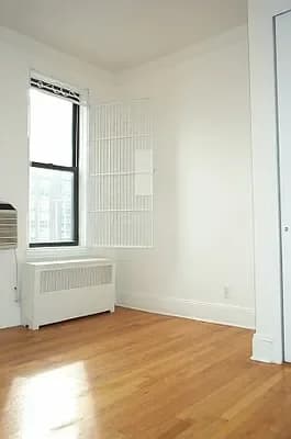 185 Ave C #6C, Manhattan, NY 10009 apartment_living_room 1