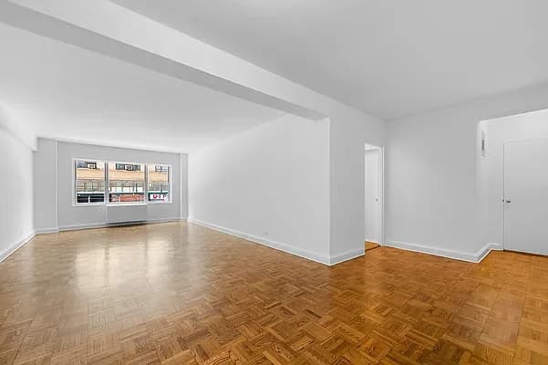 136 East 55 Street #2D, Manhattan, NY 10022 apartment_living_room 1