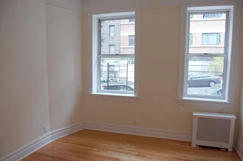 515 West 122 Street #21, Manhattan, NY 10027 apartment_living_room 1