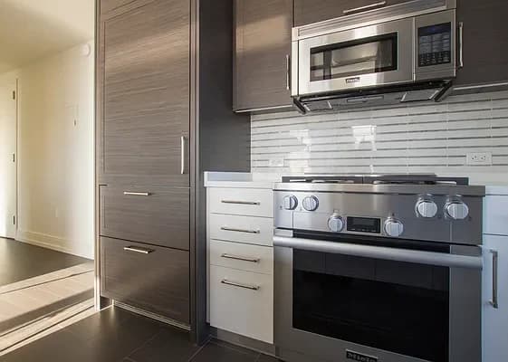 555 10 Avenue #38H, Manhattan, NY 10018 apartment_kitchen 1