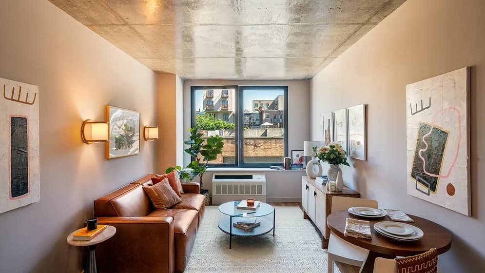 222 Johnson Avenue #5m, Brooklyn, NY 11206 apartment_living_room 1
