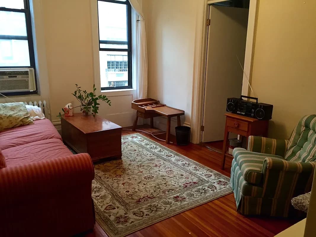 235 East 50 Street #56, Manhattan, NY 10022 apartment_living_room 1
