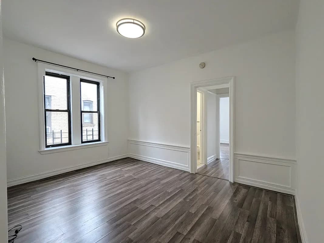 363 Ocean Parkway #D7, Brooklyn, NY 11218 apartment_living_room 1