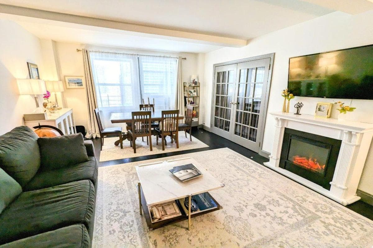 321 East 43 Street #712, Manhattan, NY 10017 1