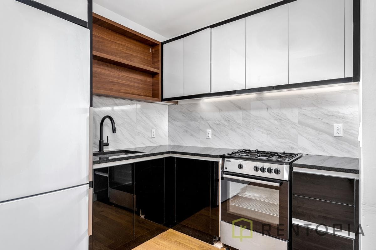 581 Ocean Parkway #2H, Brooklyn, NY 11218 100