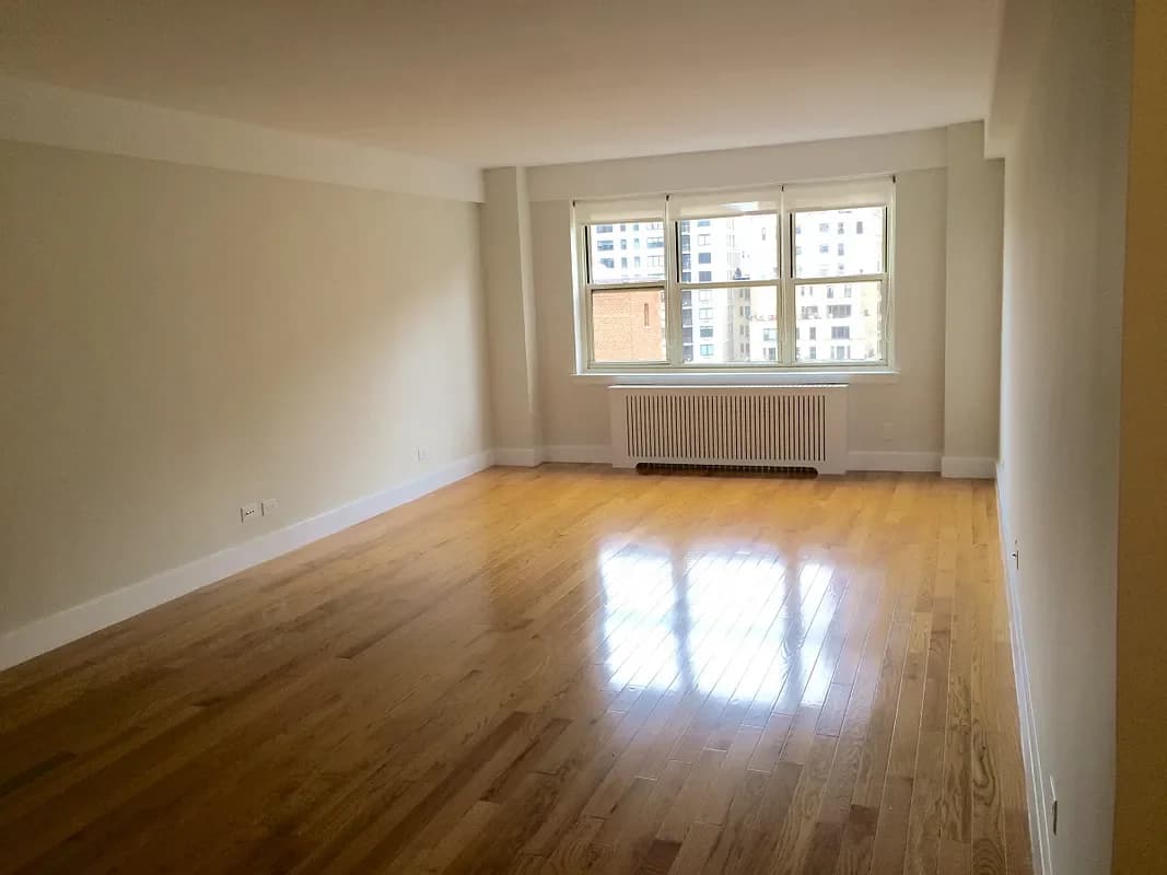 141 East 33 Street #011G, Manhattan, NY 10016 apartment_living_room 1