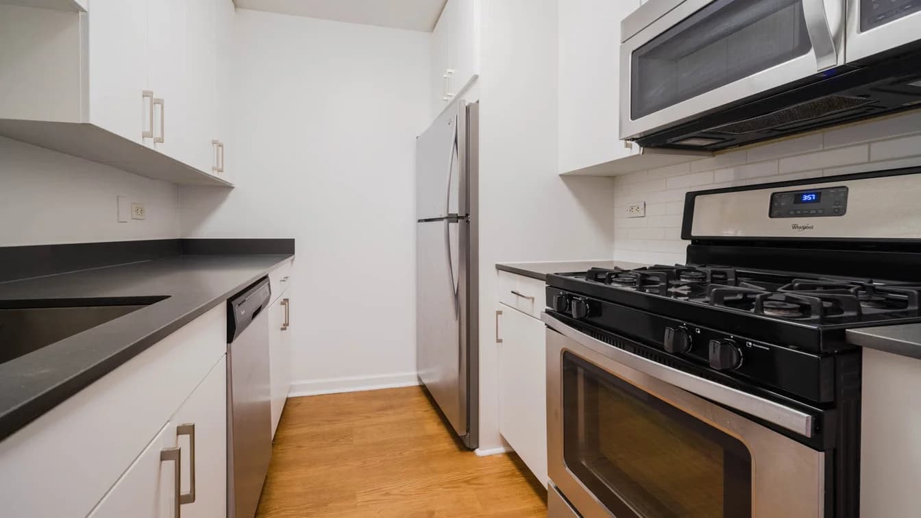 300 East 39 Street #17E, Manhattan, NY 10016 1