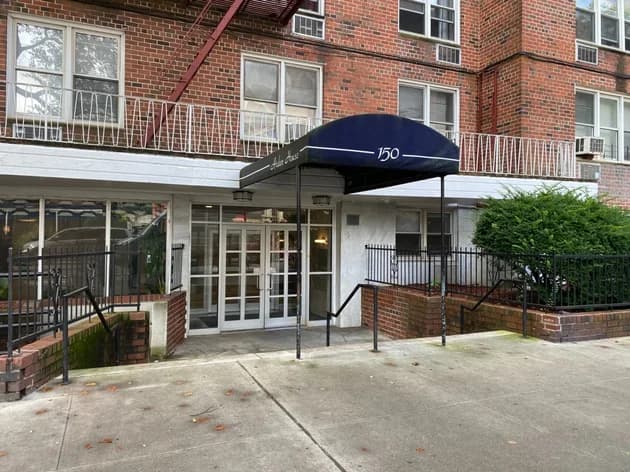 150 Hawthorne Street #3R, Brooklyn, NY 11225