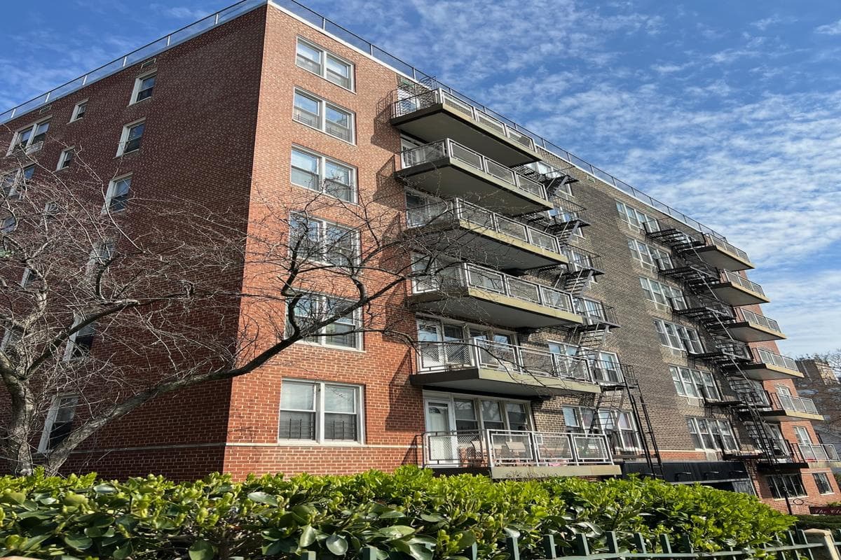 87-05 166 Street #1H, Queens, NY 11432 100