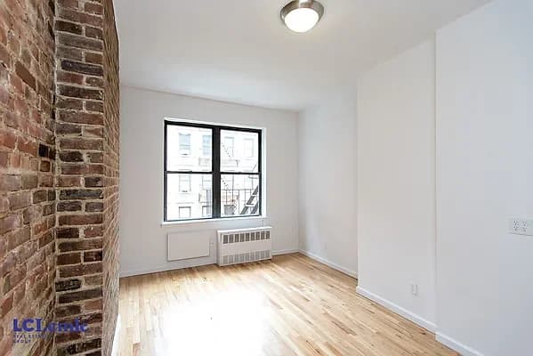206 E 25 St #3FW, Manhattan, NY 10010 apartment_living_room 1