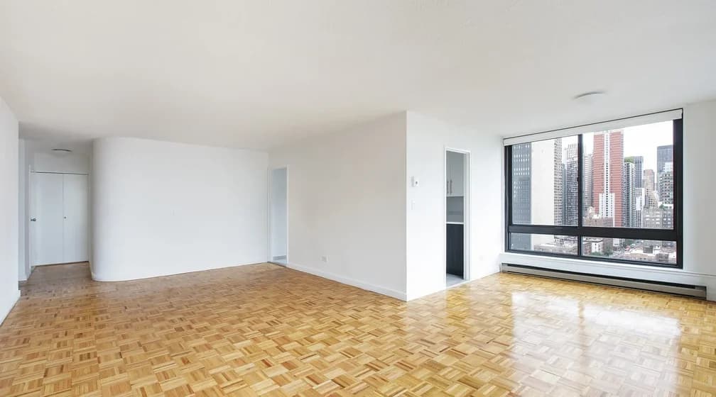 300 East 34 Street #12C, Manhattan, NY 10016 apartment_living_room 1