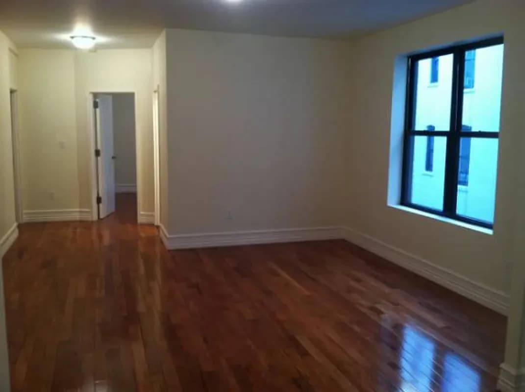 610 West 164 Street #36, Manhattan, NY 10032 apartment_living_room 1