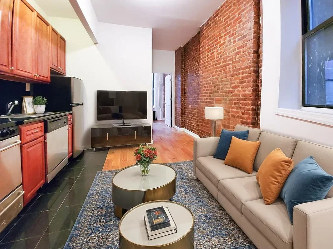 109 Eldridge Street #11, Manhattan, NY 10002 apartment_living_room 1