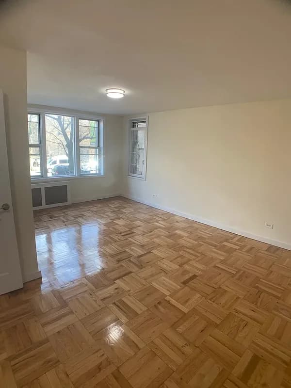 6555 Broadway #1F, Bronx, NY 10471 apartment_living_room 1