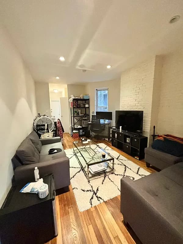 324 East 82 Street #3-D, Manhattan, NY 10028 apartment_living_room 1