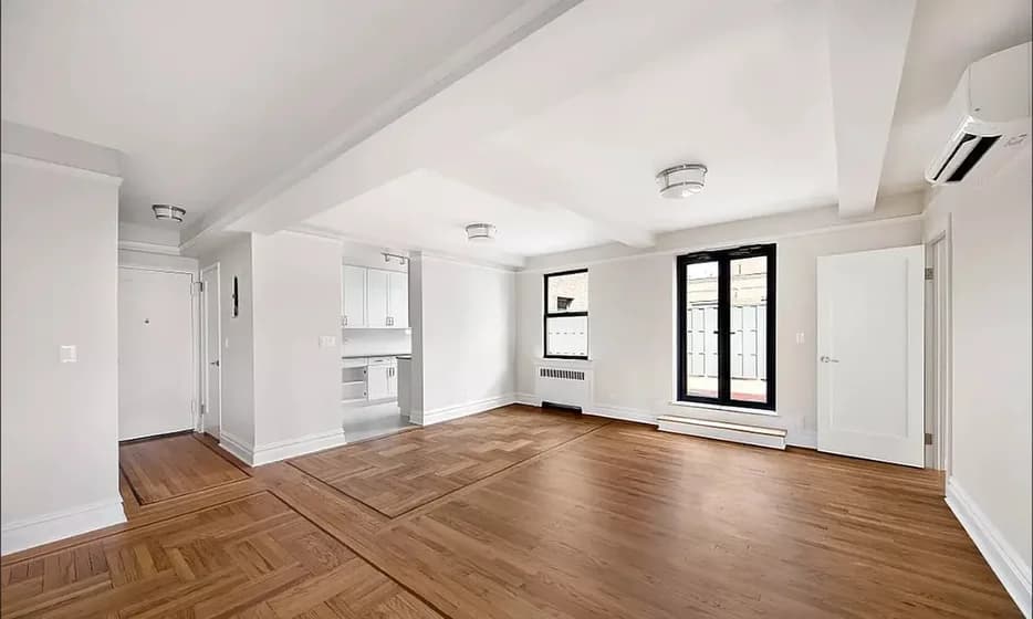 231 East 76 Street #PHA, Manhattan, NY 10021 apartment_living_room 1