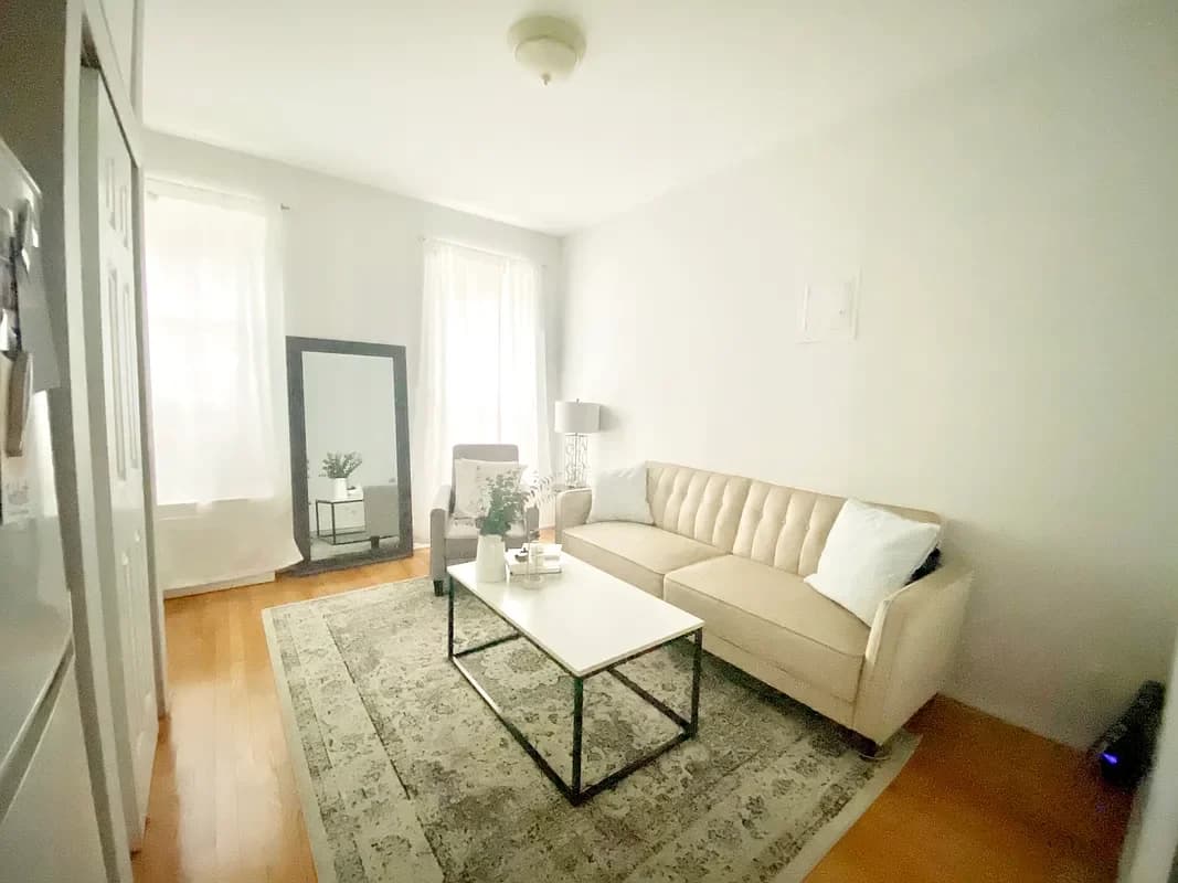 22 King Street #8, Manhattan, NY 10014 apartment_living_room 1