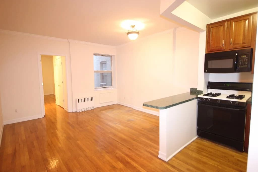 210 West 104 Street #6W, Manhattan, NY 10025 1