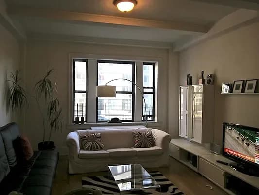 412 Cathedral Parkway #101, Manhattan, NY 10025 apartment_living_room 1