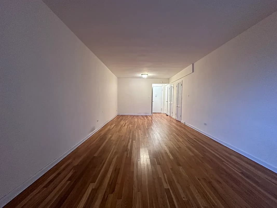 9101 Shore Road #606, Brooklyn, NY 11209 apartment_living_room 1